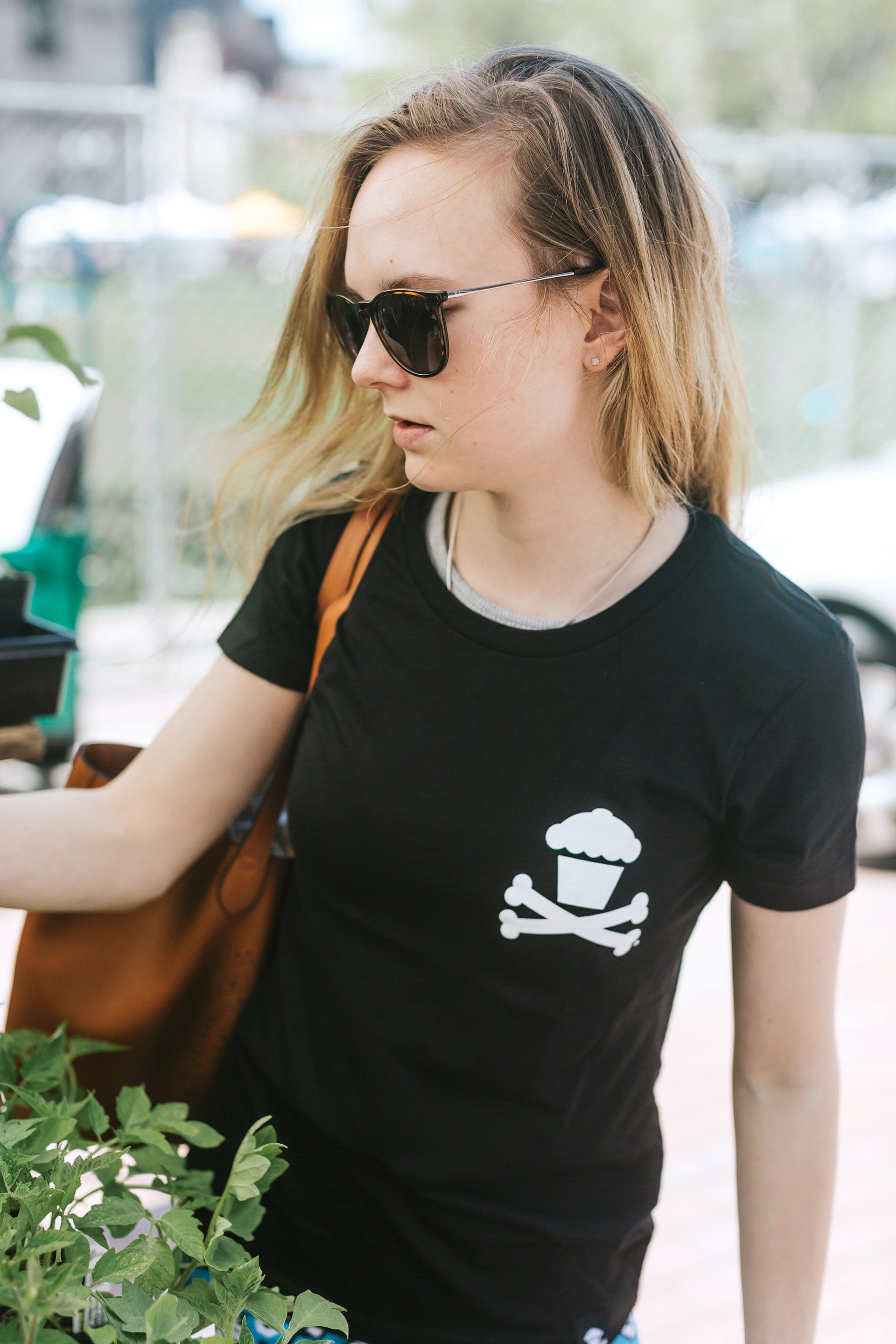 $10 Sale Tee - Basic Mini Crossbones (Black Tee / White Ink)